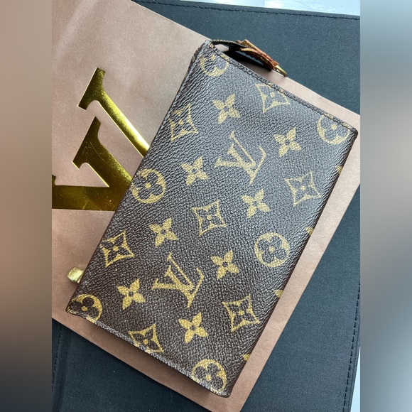 Authentic Louis Vuitton Crossbody - Picture 5 of 10